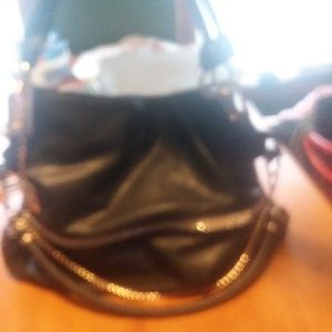 I am selling name brand purses here
